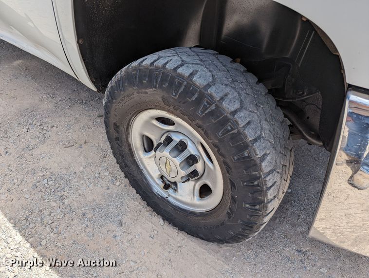 image for item MY9378 2010 Chevrolet Silverado 2500HD  utility bed pickup truck