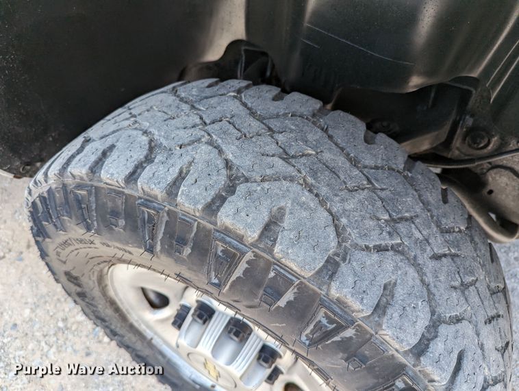 image for item MY9378 2010 Chevrolet Silverado 2500HD  utility bed pickup truck