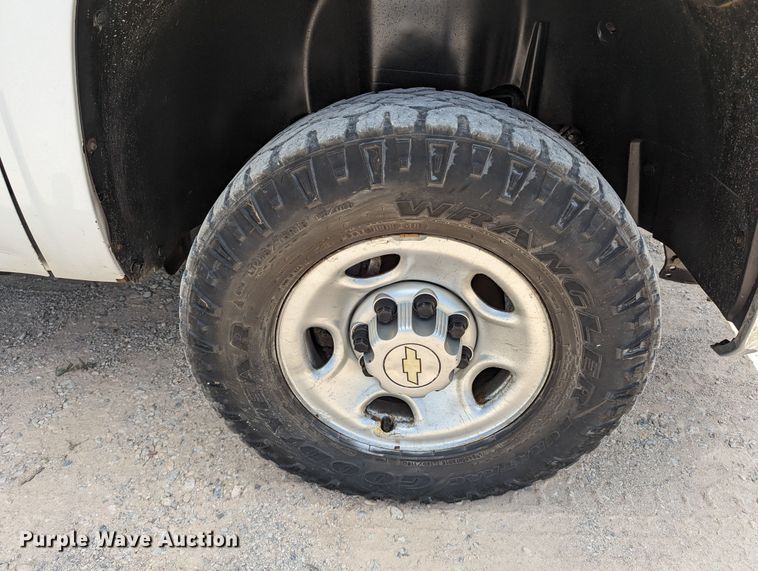 image for item MY9378 2010 Chevrolet Silverado 2500HD  utility bed pickup truck