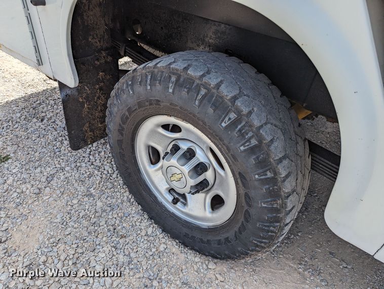 image for item MY9378 2010 Chevrolet Silverado 2500HD  utility bed pickup truck