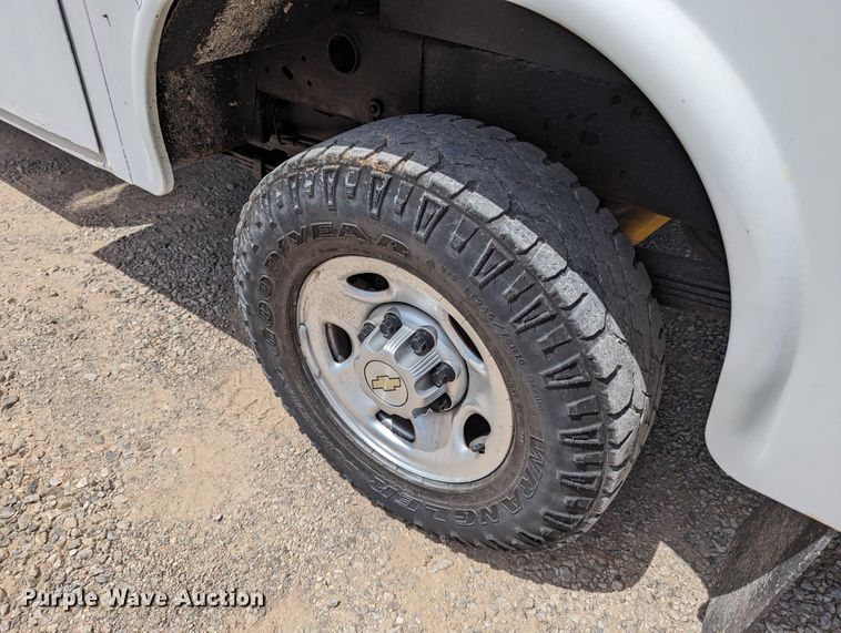 image for item MY9378 2010 Chevrolet Silverado 2500HD  utility bed pickup truck