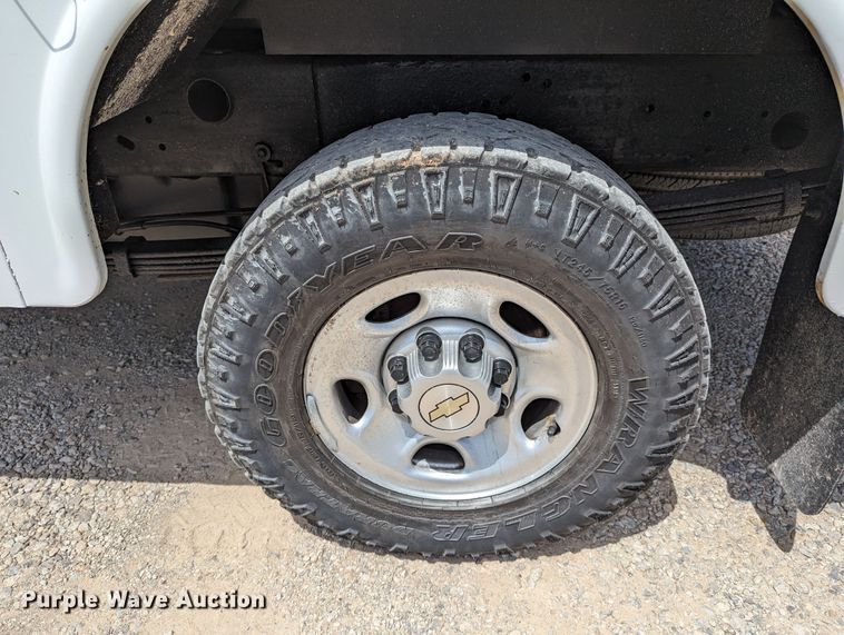 image for item MY9378 2010 Chevrolet Silverado 2500HD  utility bed pickup truck