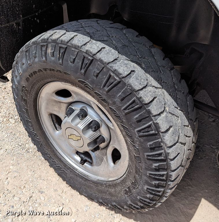 image for item MY9378 2010 Chevrolet Silverado 2500HD  utility bed pickup truck