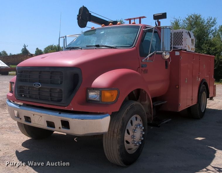 image for item MY9486 2000  Ford F650 Super Duty  utility / service truck