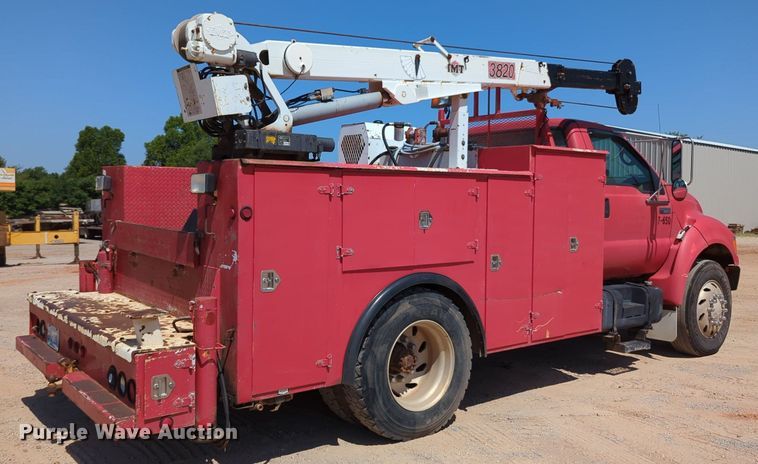 image for item MY9486 2000  Ford F650 Super Duty  utility / service truck