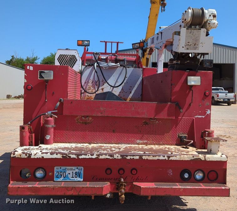 image for item MY9486 2000  Ford F650 Super Duty  utility / service truck