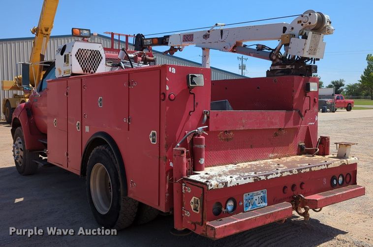 image for item MY9486 2000  Ford F650 Super Duty  utility / service truck