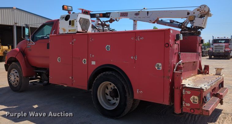 image for item MY9486 2000  Ford F650 Super Duty  utility / service truck