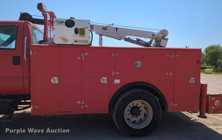 image for item MY9486 2000  Ford F650 Super Duty  utility / service truck