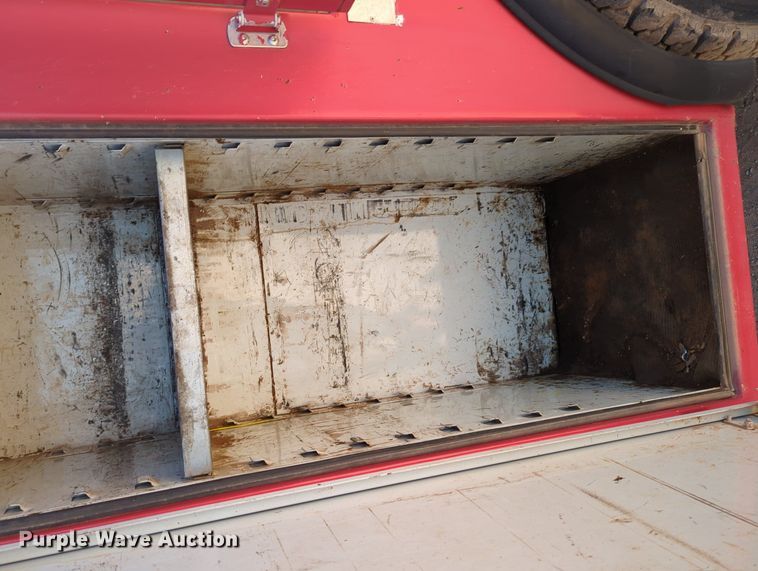 image for item MY9486 2000  Ford F650 Super Duty  utility / service truck