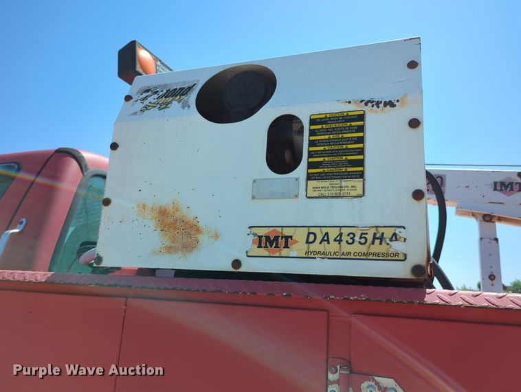 image for item MY9486 2000  Ford F650 Super Duty  utility / service truck