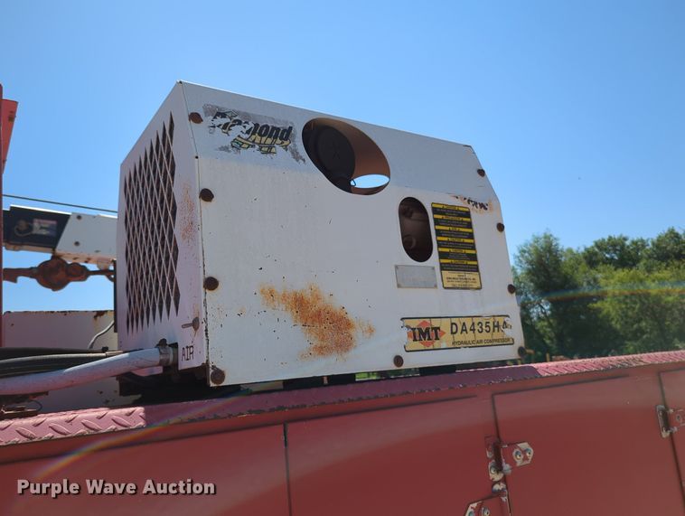 image for item MY9486 2000  Ford F650 Super Duty  utility / service truck