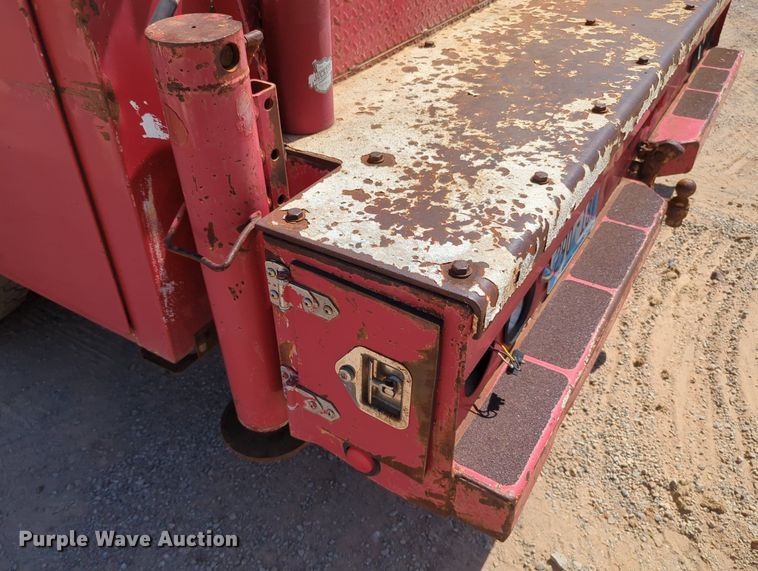 image for item MY9486 2000  Ford F650 Super Duty  utility / service truck