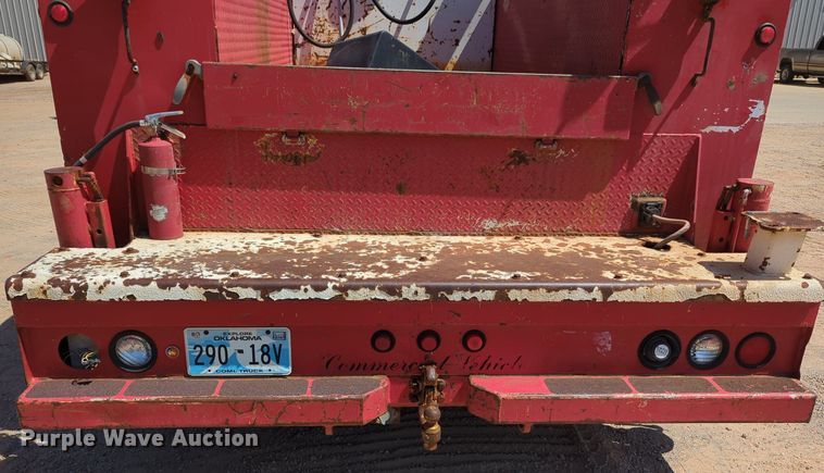 image for item MY9486 2000  Ford F650 Super Duty  utility / service truck