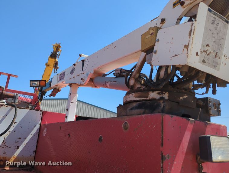 image for item MY9486 2000  Ford F650 Super Duty  utility / service truck