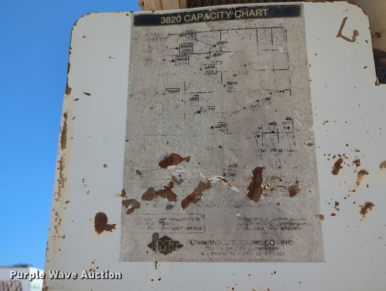 image for item MY9486 2000  Ford F650 Super Duty  utility / service truck