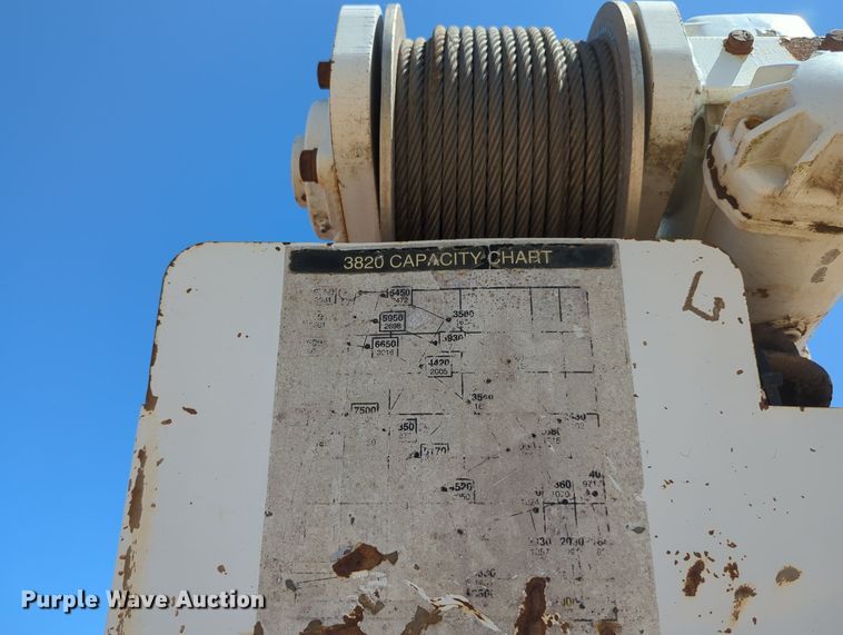 image for item MY9486 2000  Ford F650 Super Duty  utility / service truck