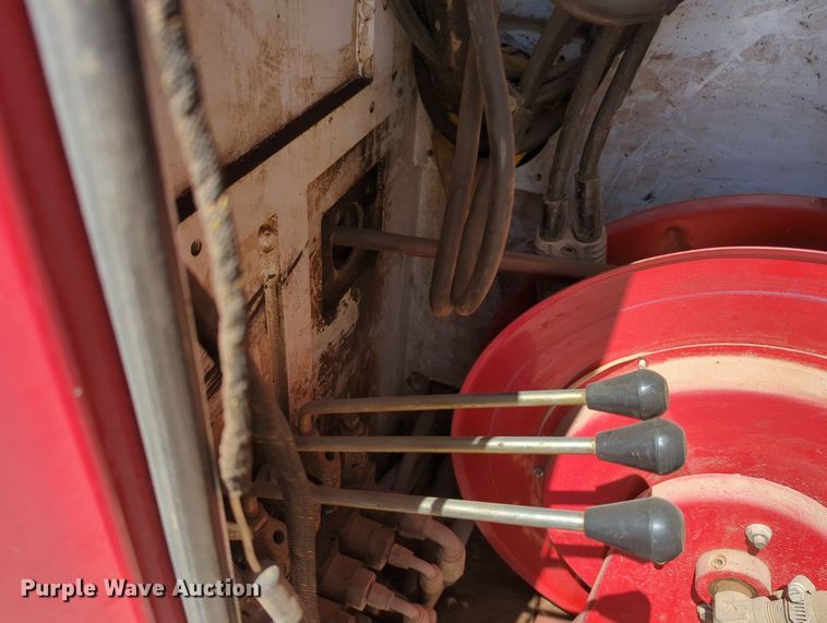 image for item MY9486 2000  Ford F650 Super Duty  utility / service truck