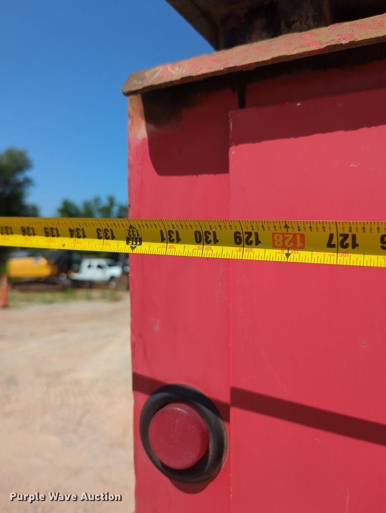 image for item MY9486 2000  Ford F650 Super Duty  utility / service truck