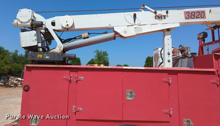 image for item MY9486 2000  Ford F650 Super Duty  utility / service truck