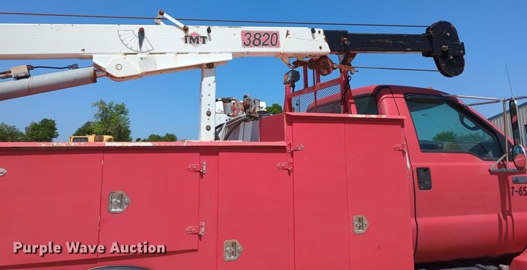 image for item MY9486 2000  Ford F650 Super Duty  utility / service truck