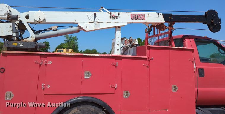 image for item MY9486 2000  Ford F650 Super Duty  utility / service truck