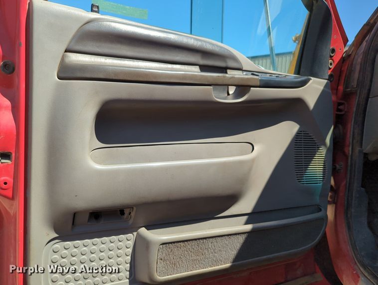 image for item MY9486 2000  Ford F650 Super Duty  utility / service truck