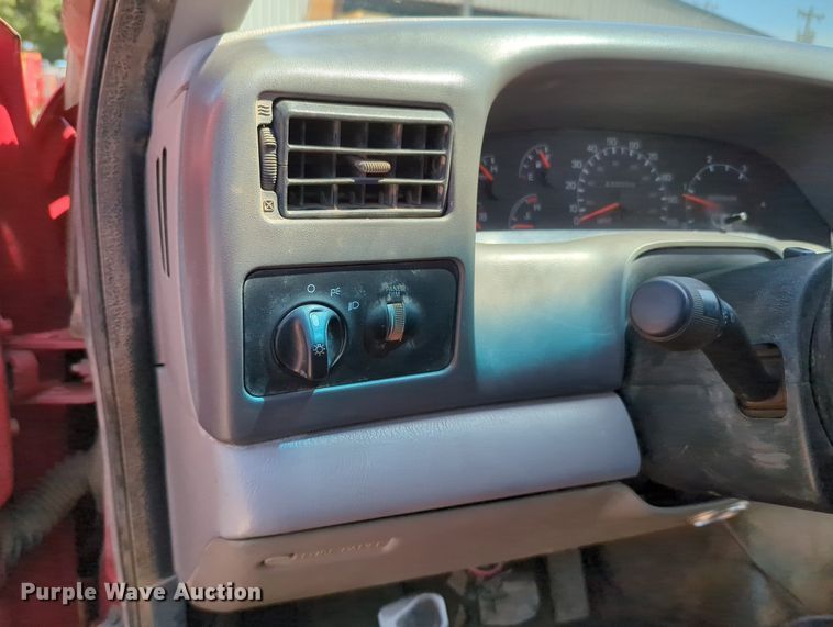 image for item MY9486 2000  Ford F650 Super Duty  utility / service truck