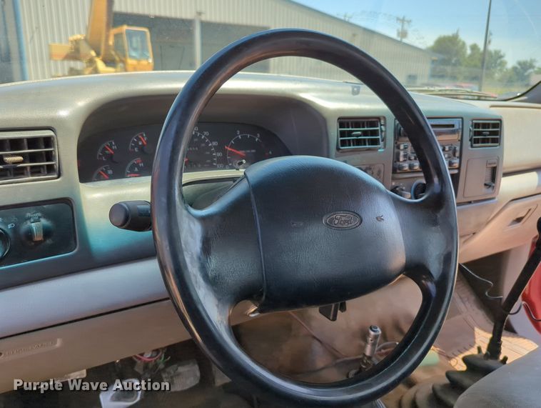 image for item MY9486 2000  Ford F650 Super Duty  utility / service truck