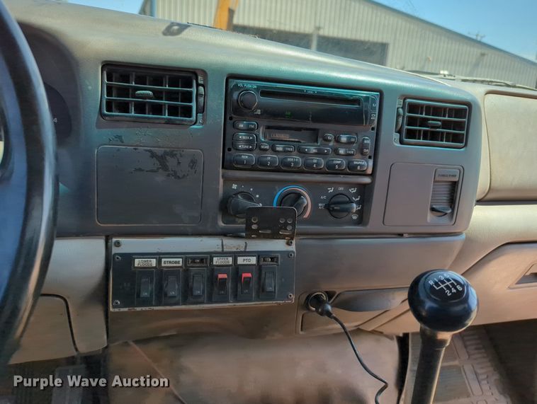 image for item MY9486 2000  Ford F650 Super Duty  utility / service truck