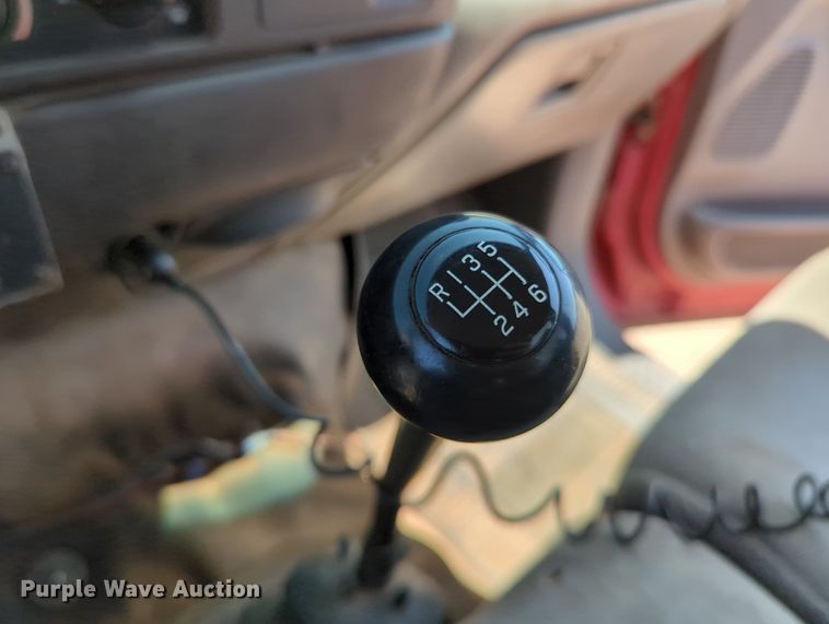 image for item MY9486 2000  Ford F650 Super Duty  utility / service truck