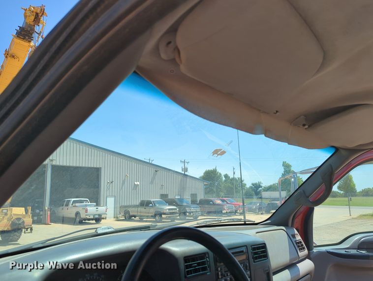 image for item MY9486 2000  Ford F650 Super Duty  utility / service truck