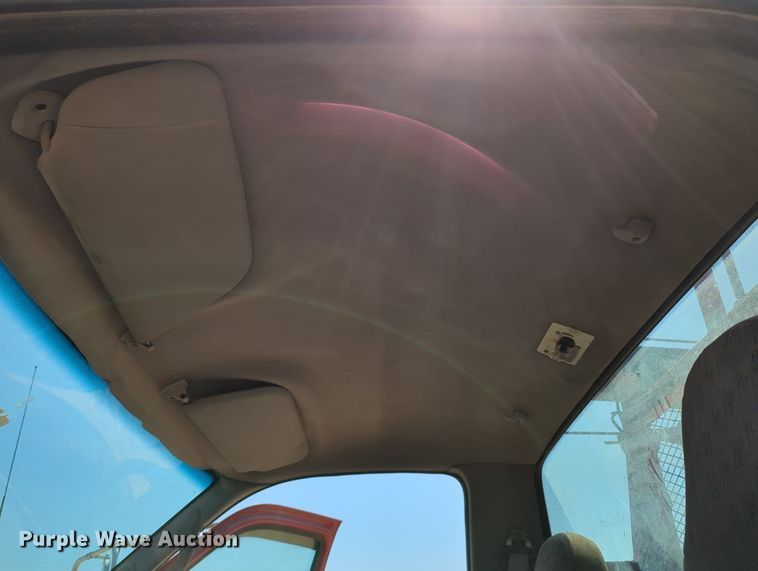 image for item MY9486 2000  Ford F650 Super Duty  utility / service truck