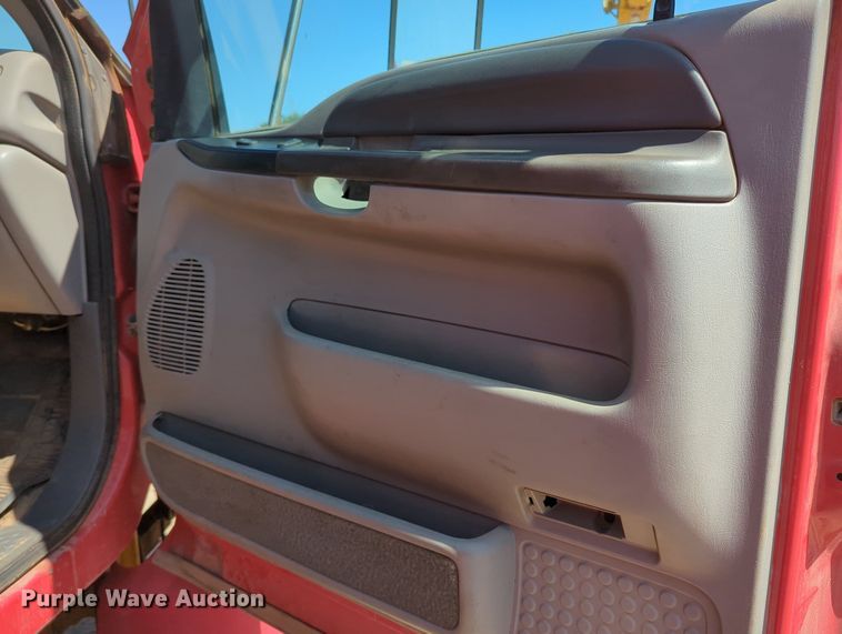 image for item MY9486 2000  Ford F650 Super Duty  utility / service truck