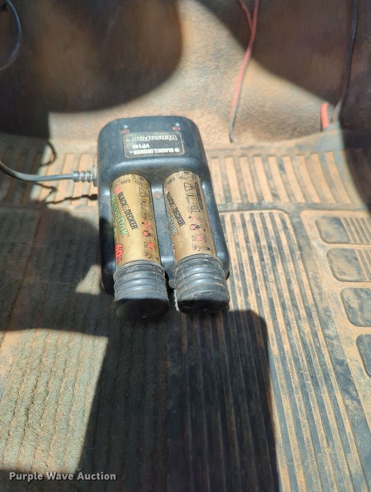 image for item MY9486 2000  Ford F650 Super Duty  utility / service truck