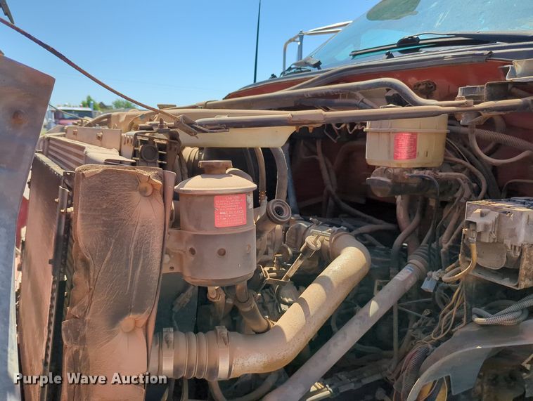 image for item MY9486 2000  Ford F650 Super Duty  utility / service truck