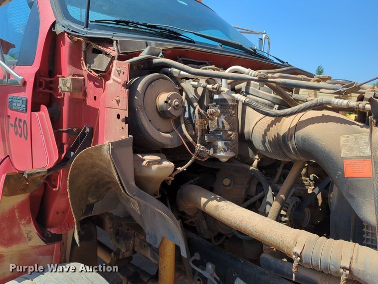 image for item MY9486 2000  Ford F650 Super Duty  utility / service truck