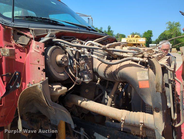 image for item MY9486 2000  Ford F650 Super Duty  utility / service truck