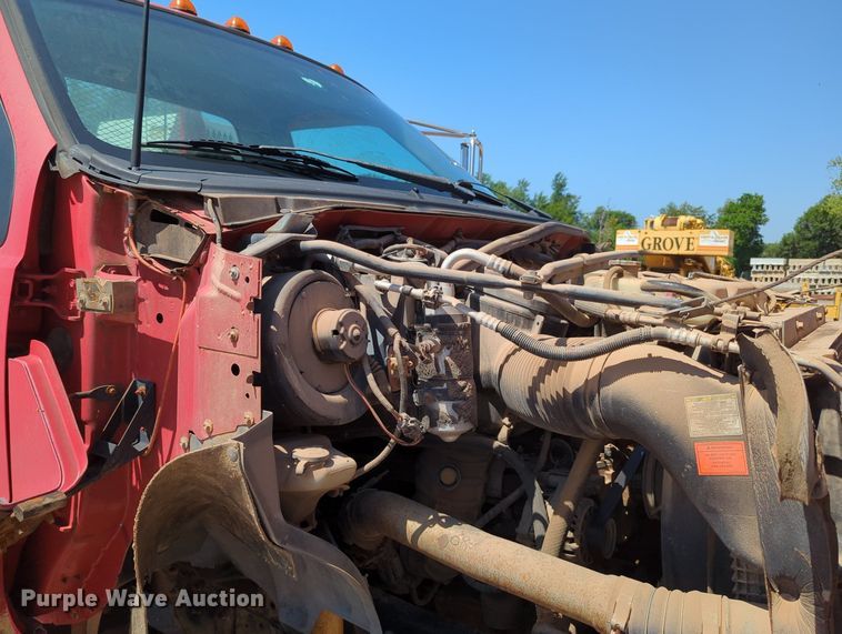 image for item MY9486 2000  Ford F650 Super Duty  utility / service truck