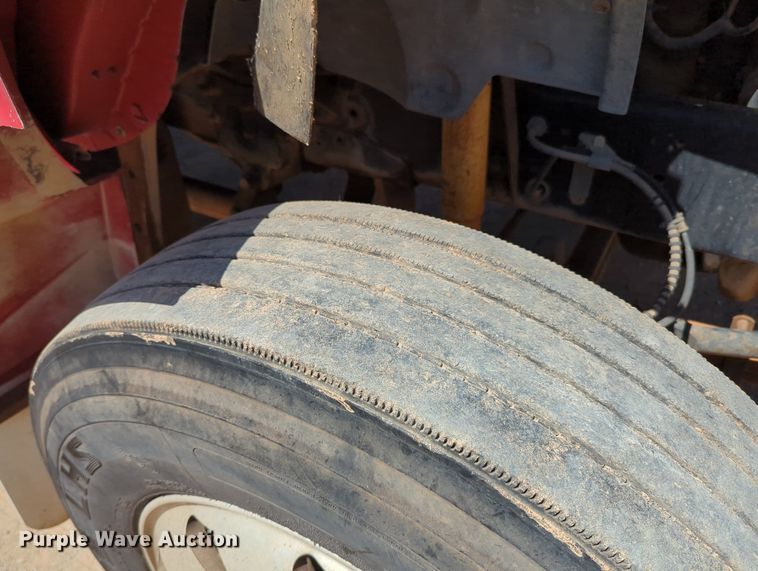 image for item MY9486 2000  Ford F650 Super Duty  utility / service truck