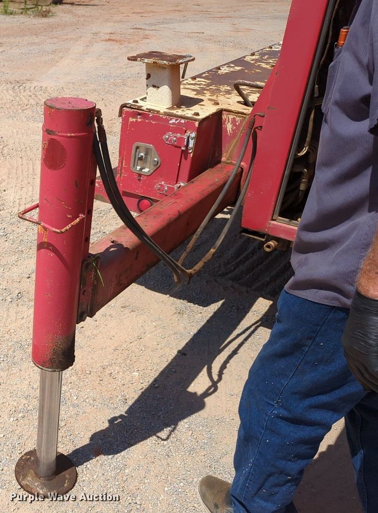 image for item MY9486 2000  Ford F650 Super Duty  utility / service truck