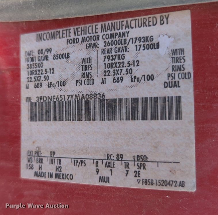 image for item MY9486 2000  Ford F650 Super Duty  utility / service truck