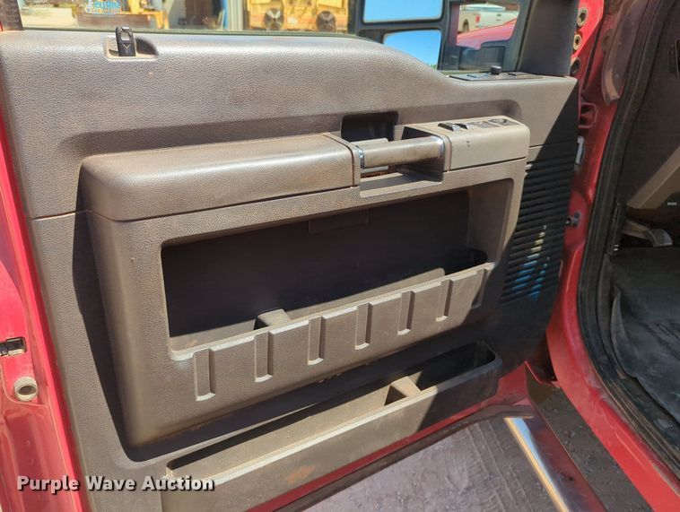 image for item MY9488 2011  Ford F250 Super Duty  Crew Cab pickup truck