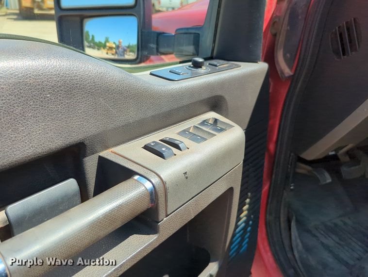 image for item MY9488 2011  Ford F250 Super Duty  Crew Cab pickup truck