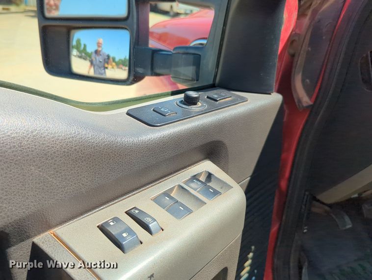 image for item MY9488 2011  Ford F250 Super Duty  Crew Cab pickup truck