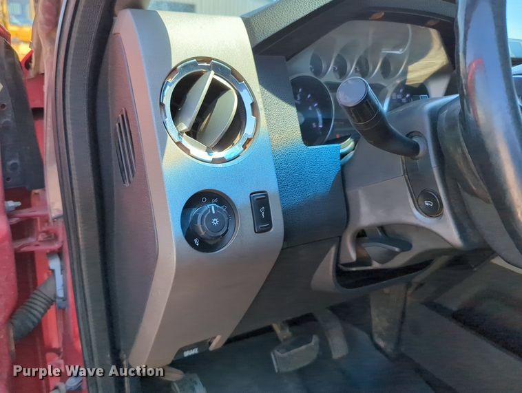 image for item MY9488 2011  Ford F250 Super Duty  Crew Cab pickup truck