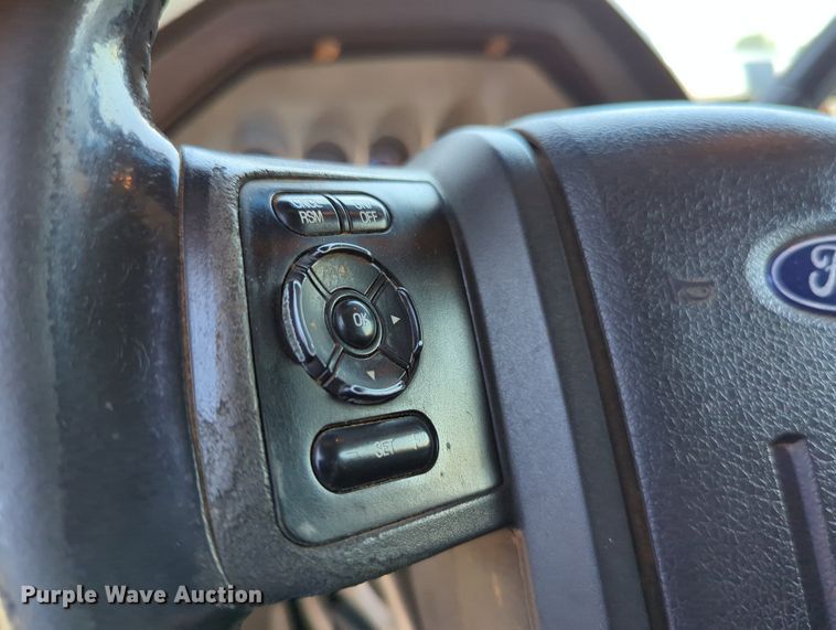 image for item MY9488 2011  Ford F250 Super Duty  Crew Cab pickup truck