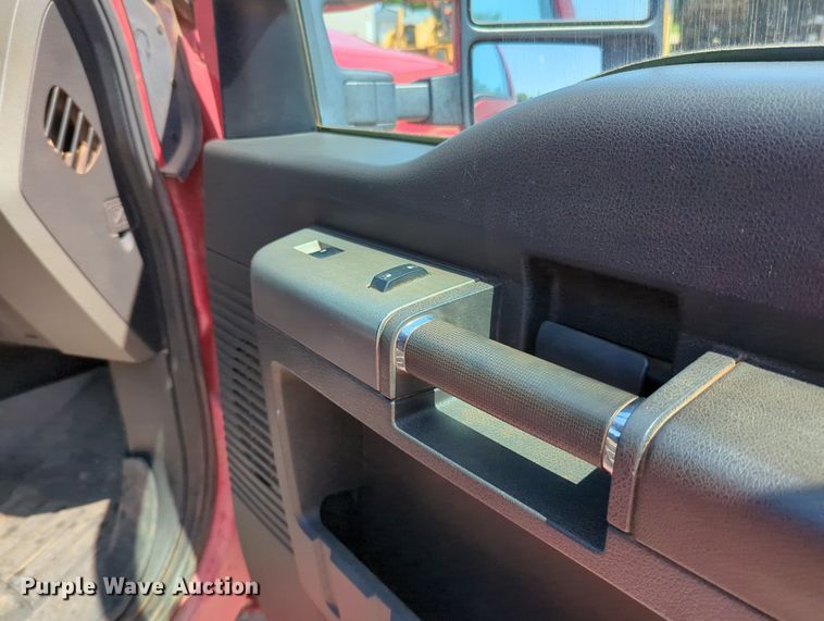 image for item MY9488 2011  Ford F250 Super Duty  Crew Cab pickup truck