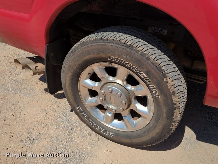 image for item MY9488 2011  Ford F250 Super Duty  Crew Cab pickup truck