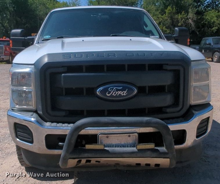 image for item MY9490 2015  Ford F250 Super Duty  Crew Cab pickup truck